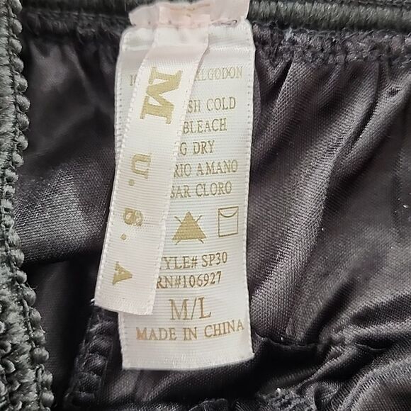 Trendy Spring Black Crochet Shorts Sz Medium Chic Outdoor Streetware 100% Cotton - Picture 9 of 10